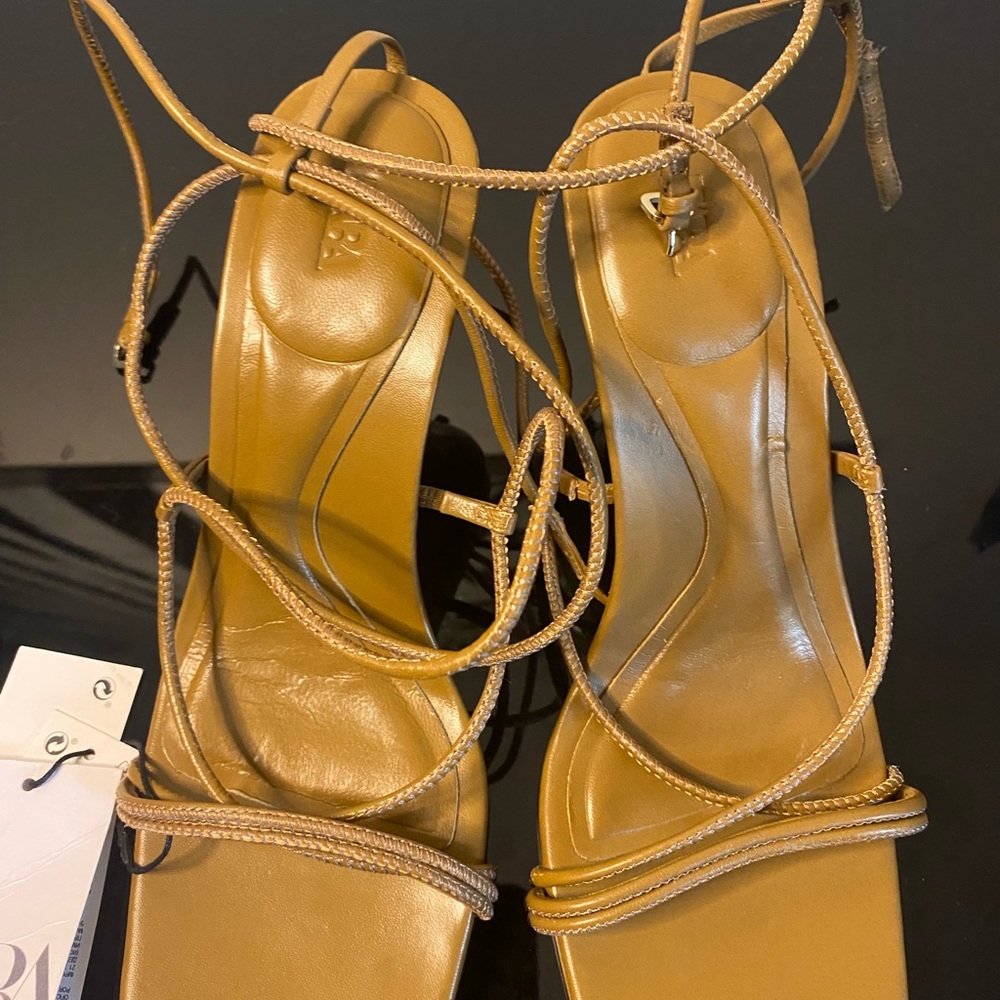 Zara Chain Trim Heeled Leather Sandals. Size 7.5.